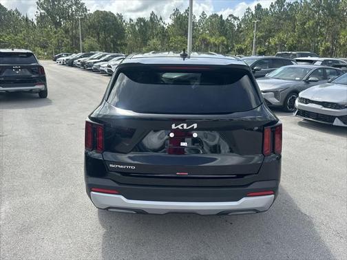 2025 Kia Sorento LX