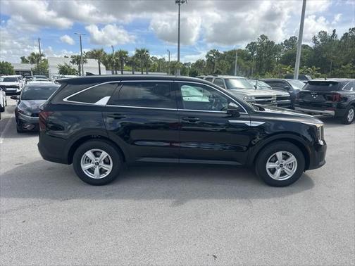 2025 Kia Sorento LX
