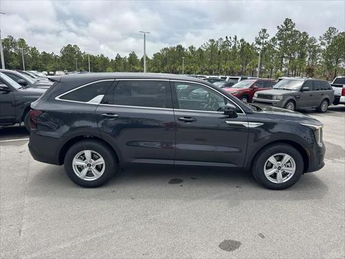 2025 Kia Sorento LX