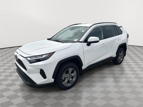 Ice Cap 2024 Toyota RAV4 XLE