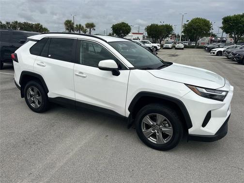 Ice Cap 2024 Toyota RAV4 XLE