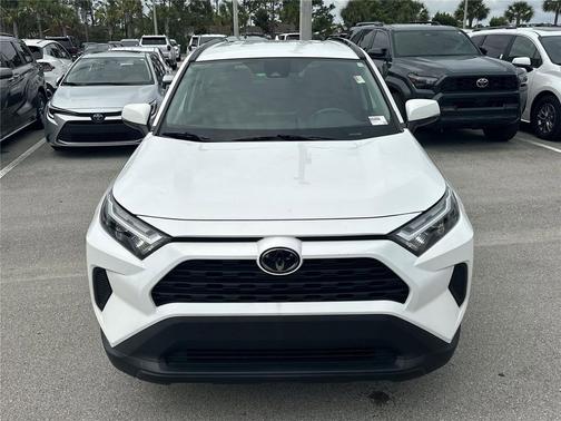 Ice Cap 2024 Toyota RAV4 XLE