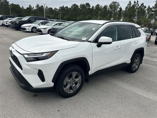 Ice Cap 2024 Toyota RAV4 XLE