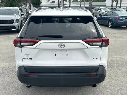 Ice Cap 2024 Toyota RAV4 XLE