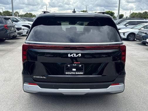 Aurora Black Pearl 2026 Kia Carnival EX