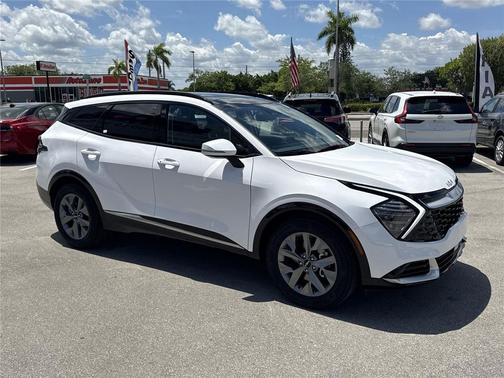 Glacial White Pearl 2025 Kia Sportage SX