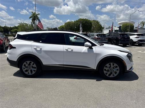 Glacial White Pearl 2025 Kia Sportage SX