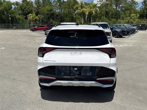 Glacial White Pearl 2025 Kia Sportage SX