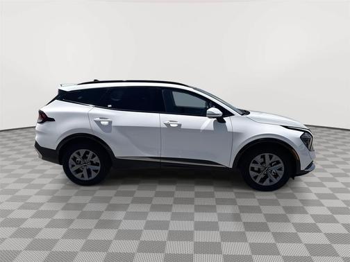 Glacial White Pearl 2025 Kia Sportage SX