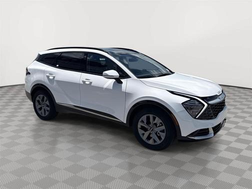 Glacial White Pearl 2025 Kia Sportage SX