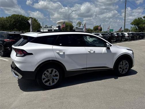 Glacial White Pearl 2025 Kia Sportage SX