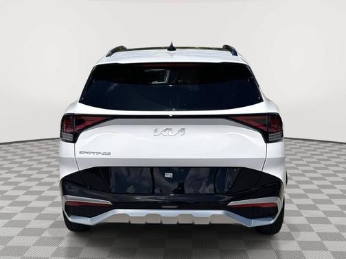 Glacial White Pearl 2025 Kia Sportage SX