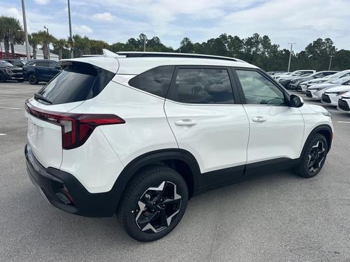 Snow White Pearl 2026 Kia Seltos EX