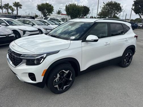 Snow White Pearl 2026 Kia Seltos EX