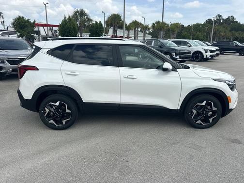 Snow White Pearl 2026 Kia Seltos EX