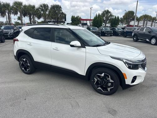 Snow White Pearl 2026 Kia Seltos EX