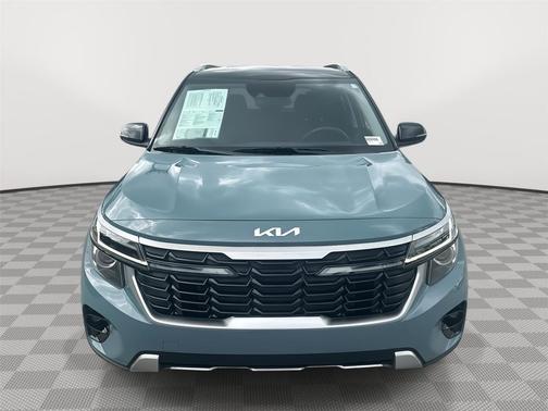Pluton Blue/Black Roof 2025 Kia Seltos S