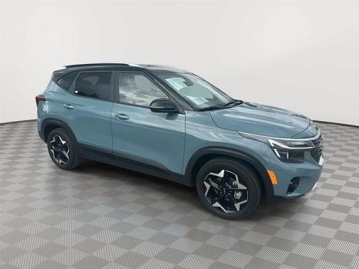 Pluton Blue/Black Roof 2025 Kia Seltos S