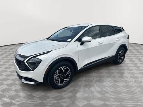 Snow White Pearl 2025 Kia Sportage LX