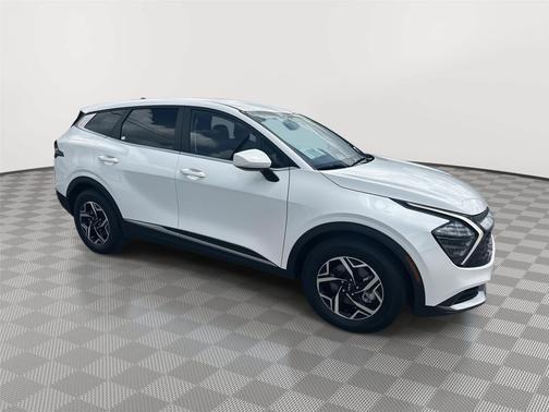 Snow White Pearl 2025 Kia Sportage LX