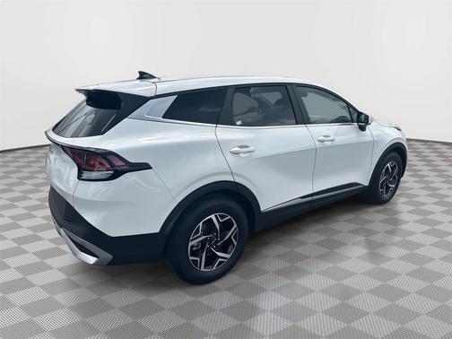 Snow White Pearl 2025 Kia Sportage LX