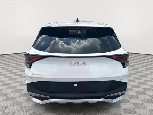 Snow White Pearl 2025 Kia Sportage LX