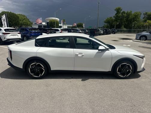 Snow White Pearl 2026 Kia K4 EX