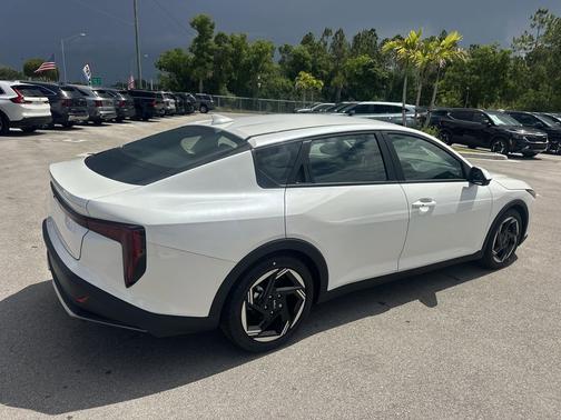 Snow White Pearl 2026 Kia K4 EX