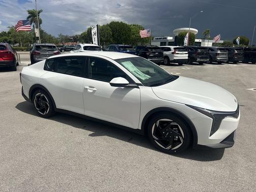 Snow White Pearl 2026 Kia K4 EX