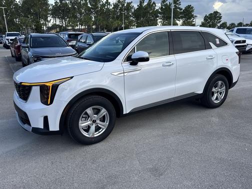 Glacial White Pearl 2026 Kia Sorento LX