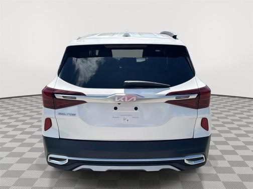 Snow White Pearl 2023 Kia Seltos S