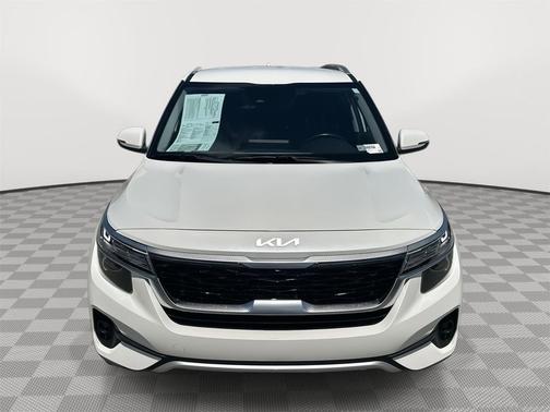 Snow White Pearl 2023 Kia Seltos S