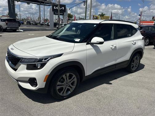 Snow White Pearl 2023 Kia Seltos S