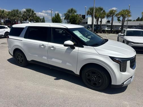 Snow White Pearl 2026 Kia Carnival LXS