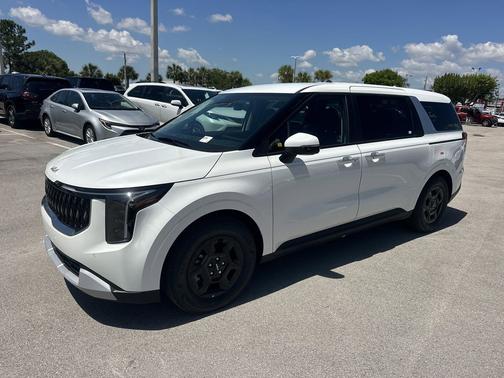 Snow White Pearl 2026 Kia Carnival LXS