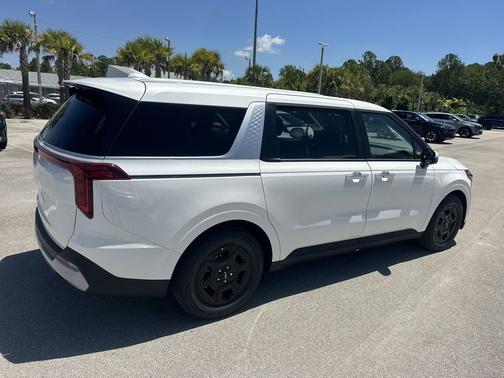Snow White Pearl 2026 Kia Carnival LXS