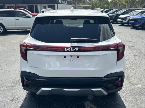 Snow White Pearl 2026 Kia Seltos S