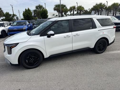 Snow White Pearl 2026 Kia Carnival LXS