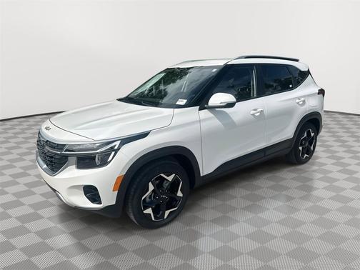 Clear White/Black Roof 2025 Kia Seltos S