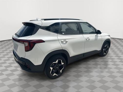 Clear White/Black Roof 2025 Kia Seltos S