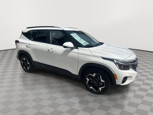 Clear White/Black Roof 2025 Kia Seltos S