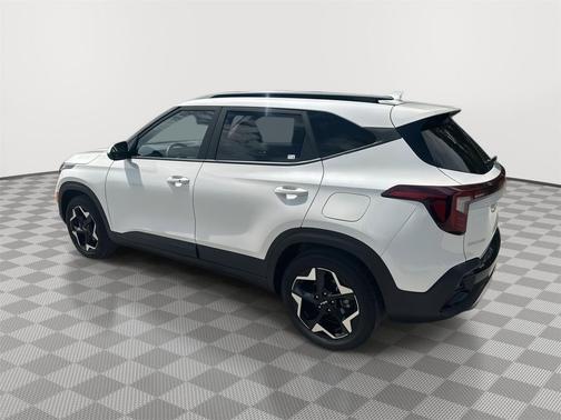 Clear White/Black Roof 2025 Kia Seltos S