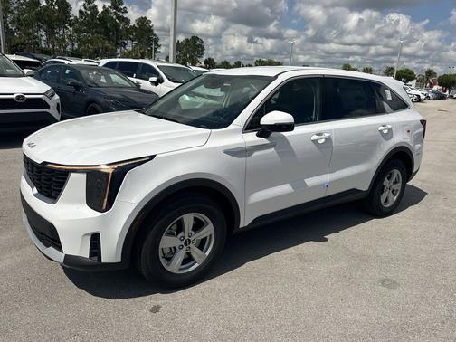 Glacial White Pearl 2026 Kia Sorento LX