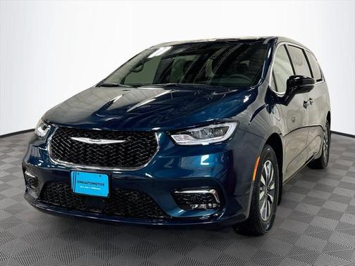 2025 Chrysler Pacifica Hybrid Select