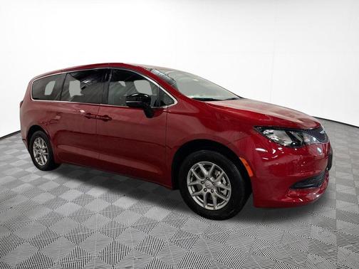 Red Hot Pearlcoat 2026 Chrysler Voyager LX
