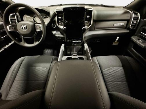 Diamond Black Crystal Pearlcoat 2026 RAM 3500 Big Horn Crew Cab 4x4 6'4' Box