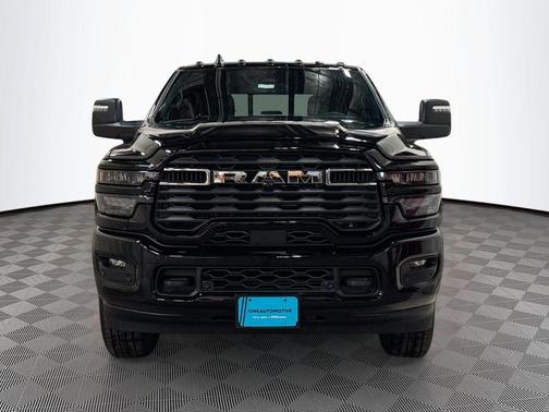 Diamond Black Crystal Pearlcoat 2026 RAM 3500 Big Horn Crew Cab 4x4 6'4' Box