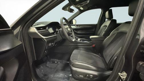 Baltic Gray Metallic Clearcoat 2024 Jeep Grand Cherokee L Altitude