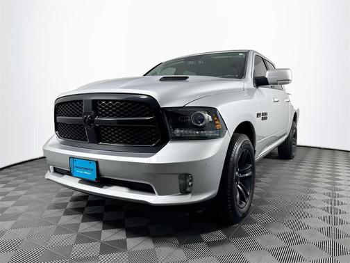 2017 RAM 1500 Night Crew Cab 4x4 5'7' Box