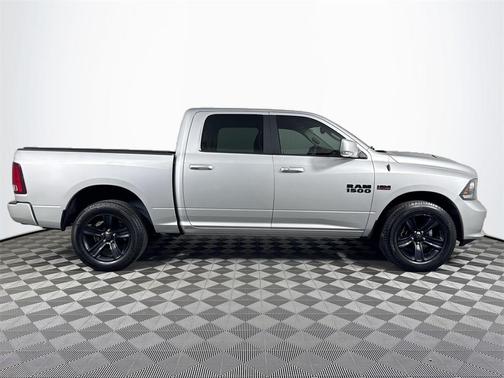 2017 RAM 1500 Night Crew Cab 4x4 5'7' Box